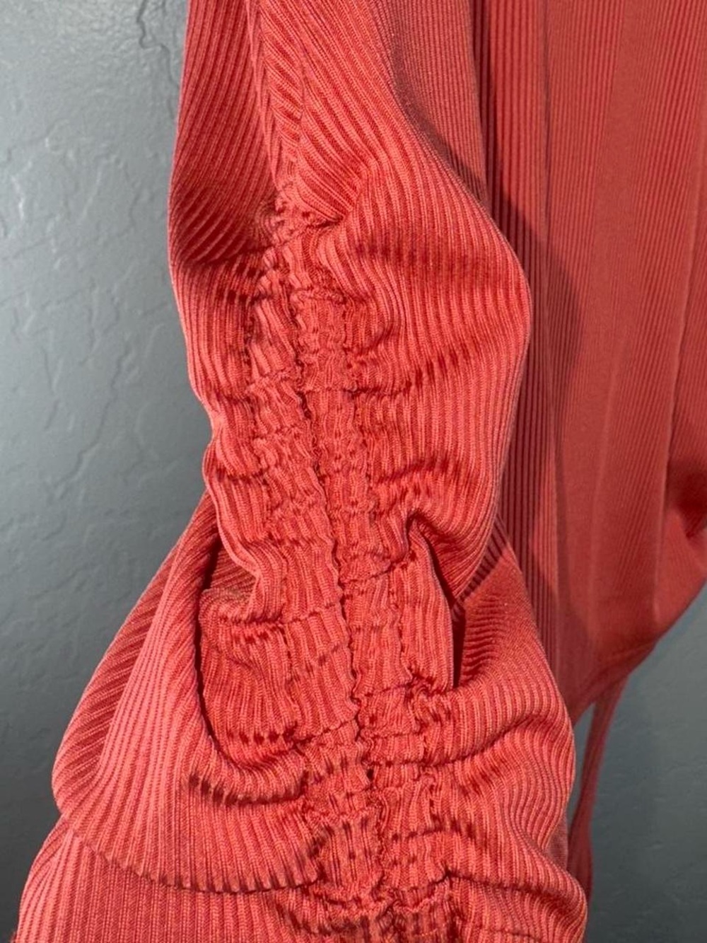 Ekouaer Ribbed Ruched Side Tie Crop Tank Top Red - Picture 2 of 4